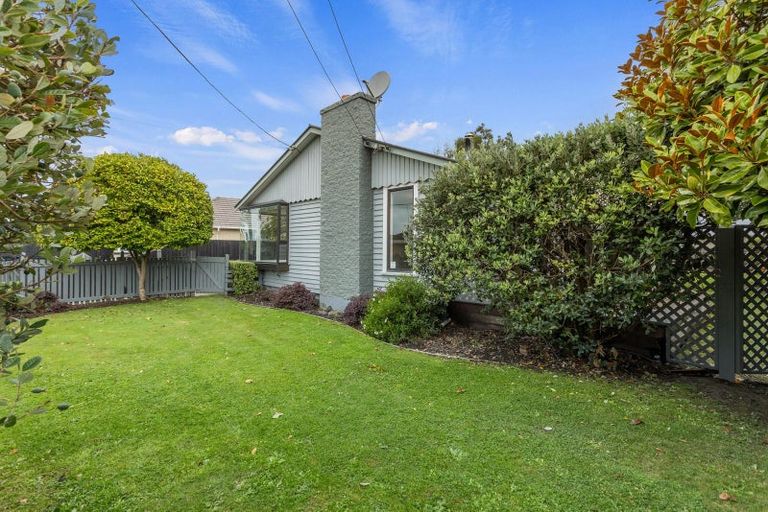 Photo of property in 6 Vancouver Crescent, Wainoni, Christchurch, 8061