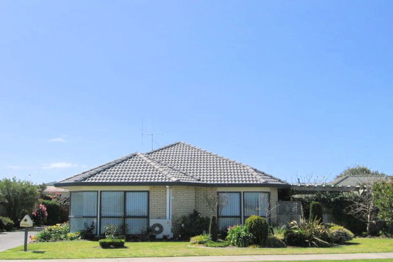 Photo of property in 35 Wairakei Avenue, Papamoa Beach, Papamoa, 3118