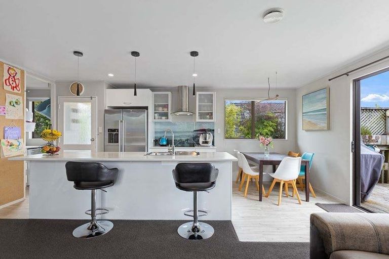 Photo of property in 34b Totara Road, Stanmore Bay, Whangaparaoa, 0932