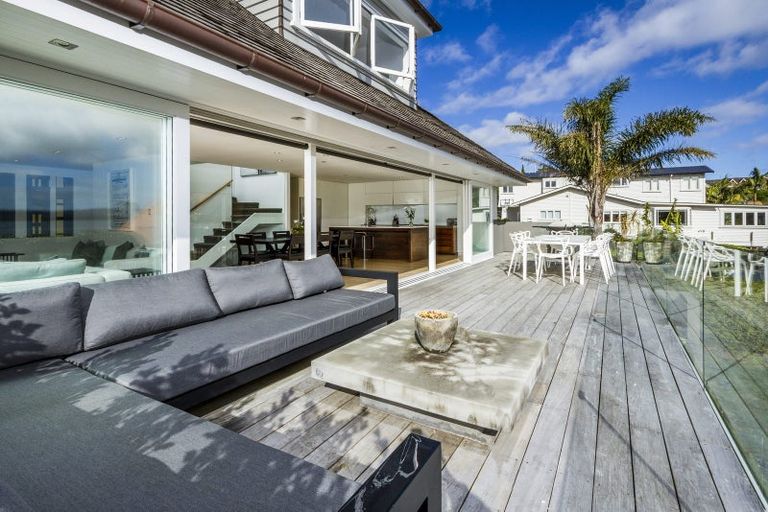 Photo of property in 306 Hurstmere Road, Takapuna, Auckland, 0622