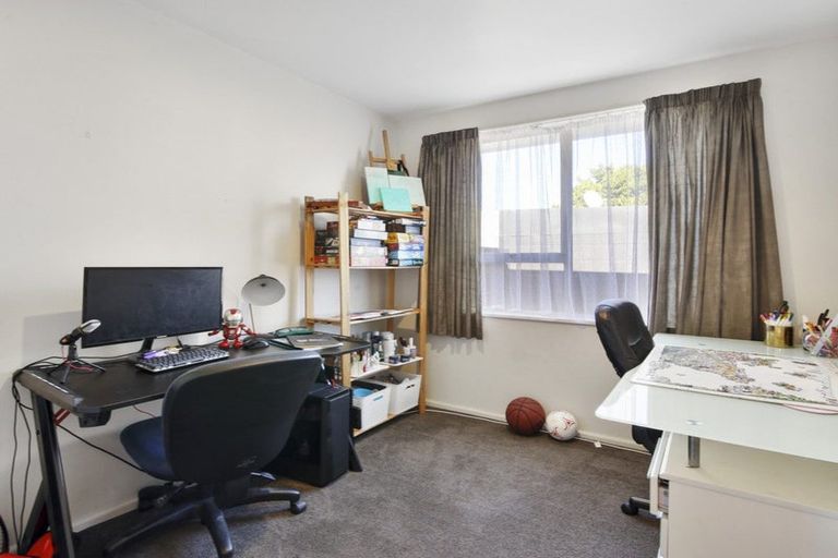 Photo of property in 1/2 Bayswater Crescent, Bromley, Christchurch, 8062