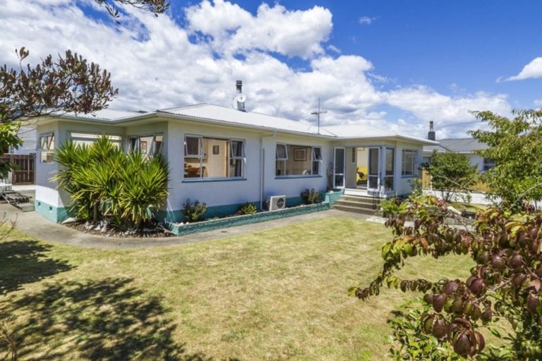 Photo of property in 3 Tennyson Crescent, Stoke, Nelson, 7011