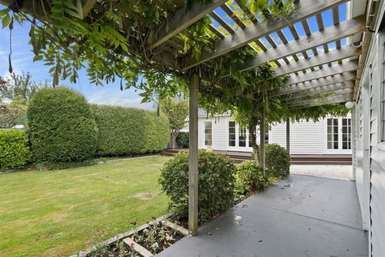 Photo of property in 17 Martin Avenue, Beckenham, Christchurch, 8023