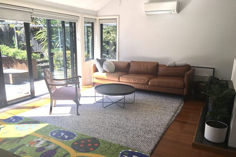 Photo of property in 261 Lake Road, Belmont, Auckland, 0622