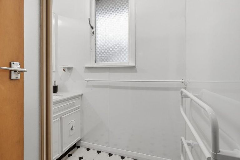 Photo of property in 8 Bell Crescent, Concord, Dunedin, 9018