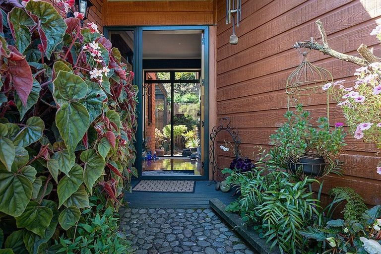 Photo of property in 42 Guildford Drive, Paraparaumu, 5032