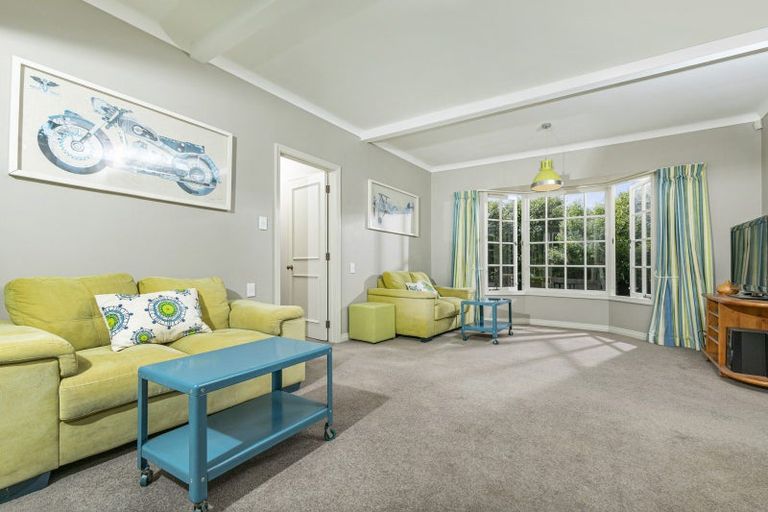 Photo of property in 21 Koraha Road, Kumeu, 0892