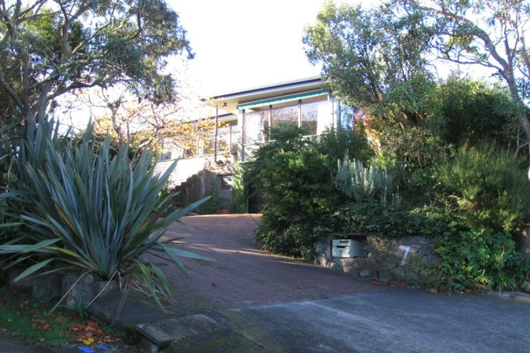 Photo of property in 7 Corlett Road, Plimmerton, Porirua, 5026