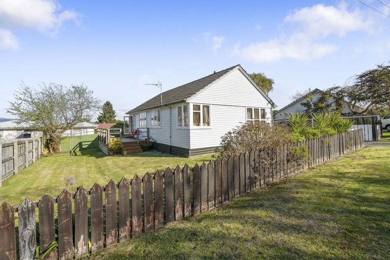 Photo of property in 16 Ross Road, Western Heights, Rotorua, 3015
