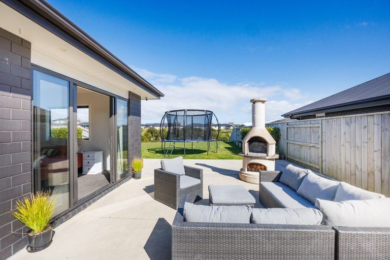 Photo of property in 29 Sardinia Grove, Fitzherbert, Palmerston North, 4410
