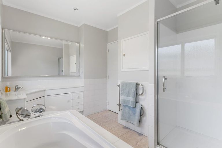 Photo of property in 30 Ganymede Place, Half Moon Bay, Auckland, 2012