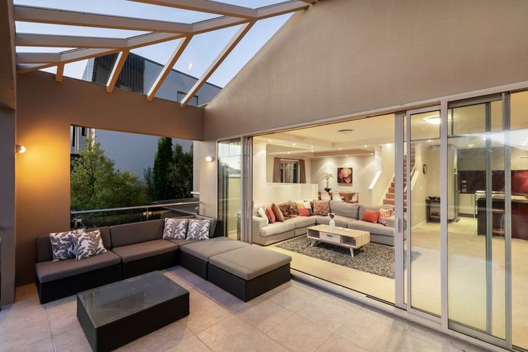 Photo of property in 10b Vancouver Drive, Queenstown, 9300