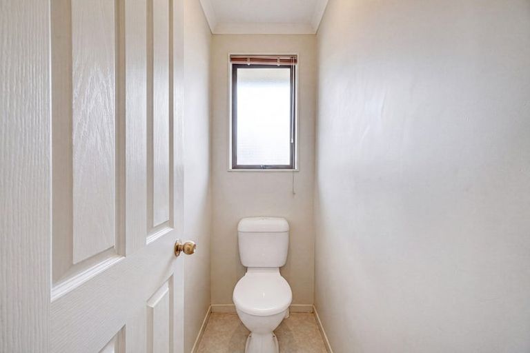 Photo of property in 11 Plumstead Rise, Glen Eden, Auckland, 0602