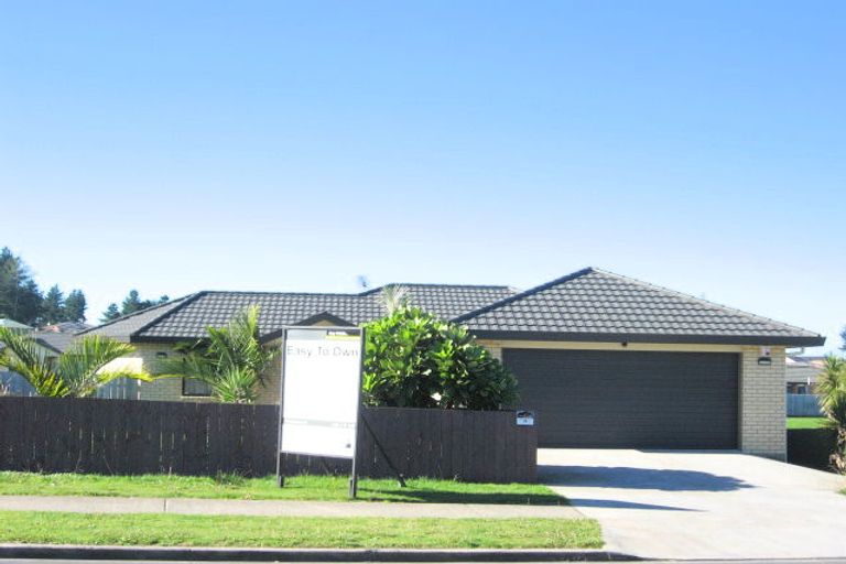 Photo of property in 14 Castlefinn Drive, Weymouth, Auckland, 2103