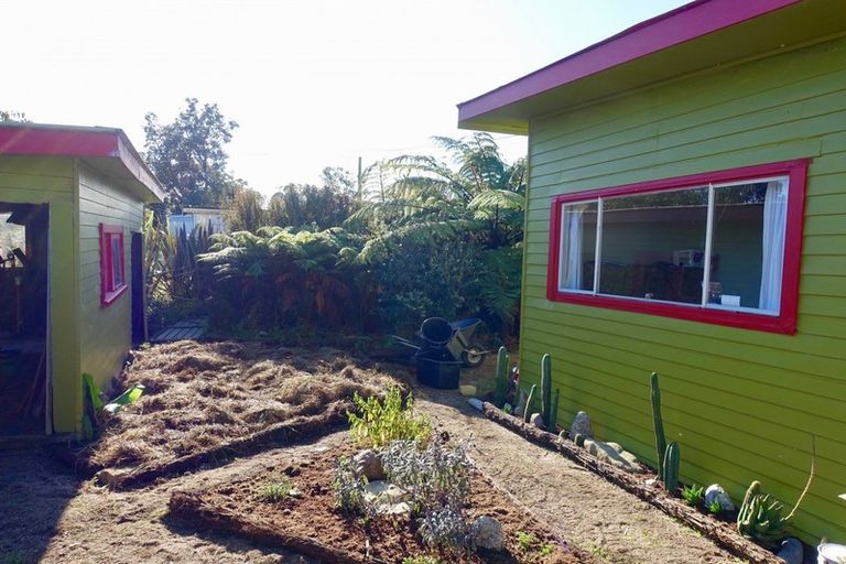 Photo of property in 13 Wharf Road, Karamea, 7893