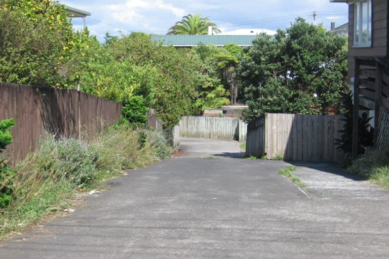 Photo of property in 1/694 East Coast Road, Pinehill, Auckland, 0632