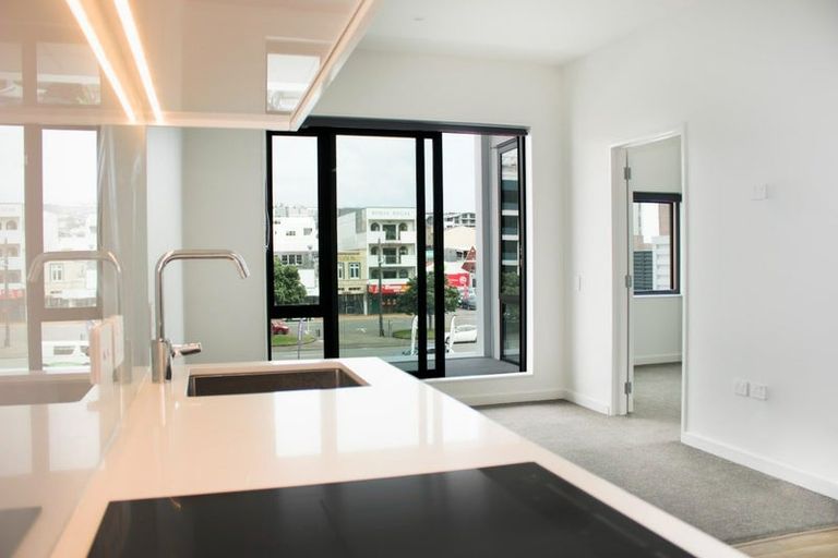 Photo of property in 2/16 Home Street, Mount Victoria, Wellington, 6011