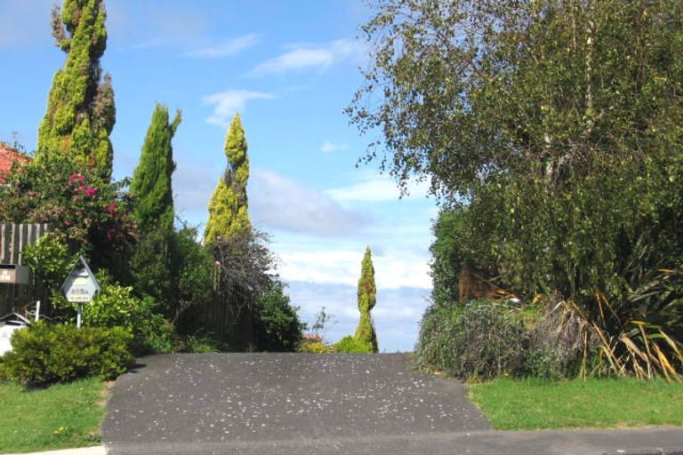 Photo of property in 2/855 Beach Road, Waiake, Auckland, 0630