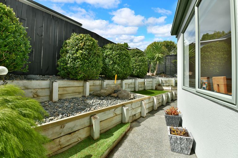 Photo of property in 1/126 Brian Crescent, Stanmore Bay, Whangaparaoa, 0932