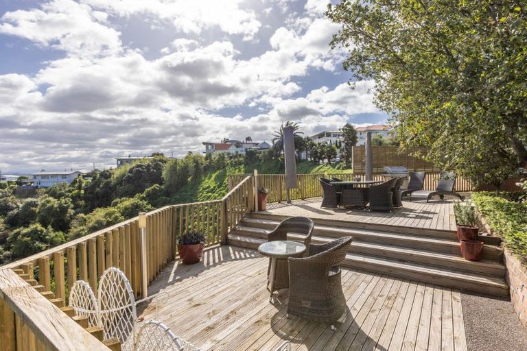 Photo of property in 12 Havelock Road, Hospital Hill, Napier, 4110