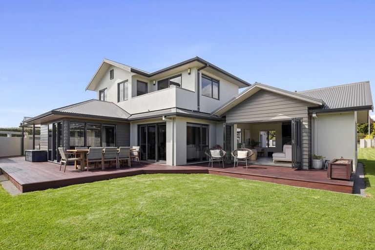 Photo of property in 9 Sampson Avenue, Waiwhakaiho, New Plymouth, 4312