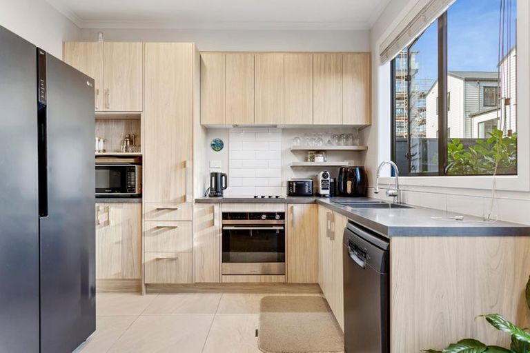 Photo of property in 10 Uku Lane, Hobsonville, Auckland, 0616