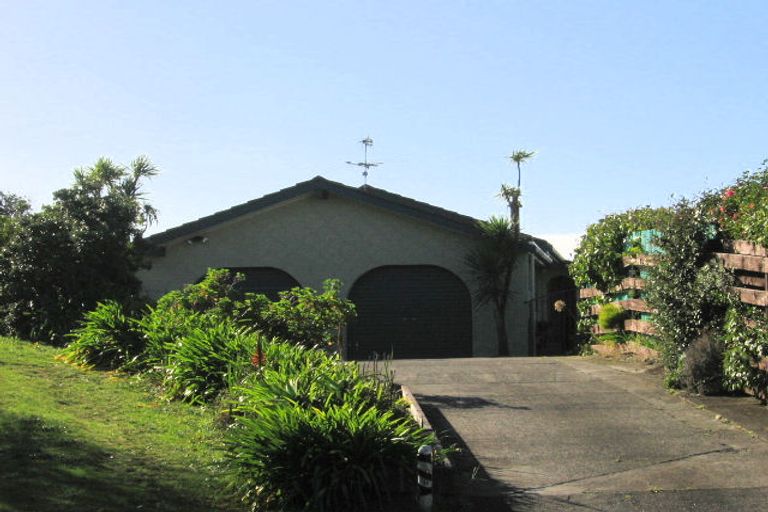 Photo of property in 13 Freyberg Crescent, Waikanae Beach, Waikanae, 5036