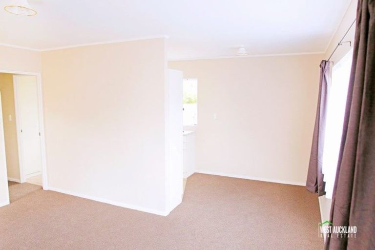 Photo of property in 34e Ranui Station Road, Ranui, Auckland, 0612