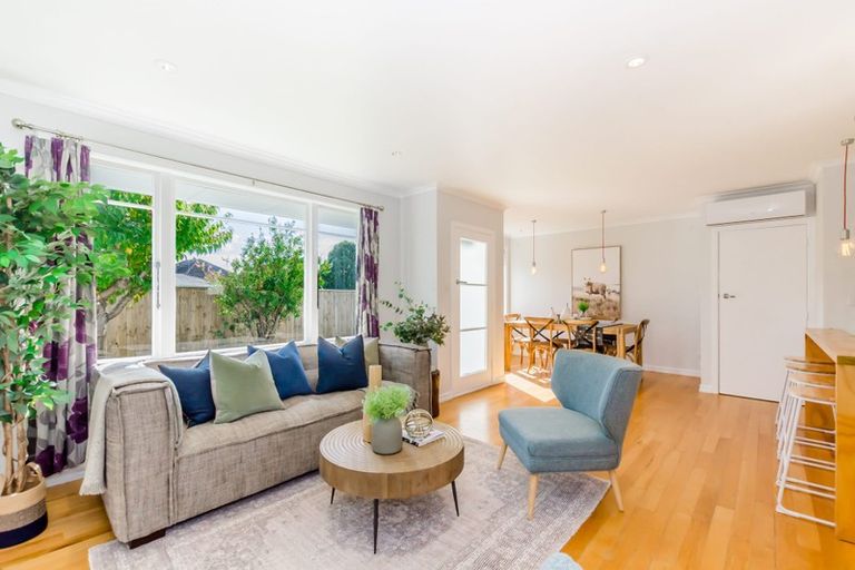 Photo of property in 1 Hadfield Place, Paraparaumu Beach, Paraparaumu, 5032