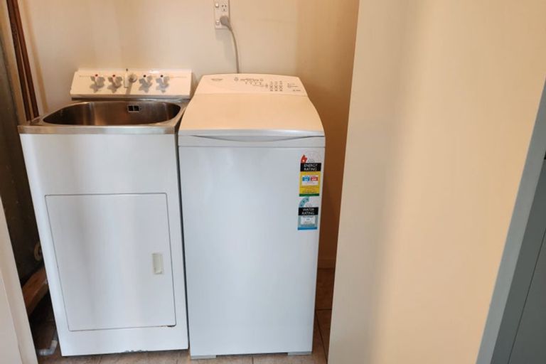 Photo of property in 17 Manitoba Place, Kingston, Wellington, 6021