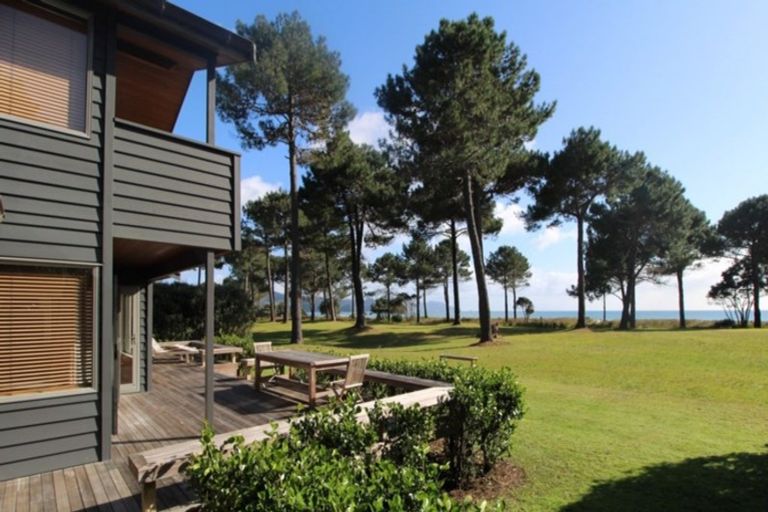Photo of property in 800 Matarangi Drive, Matarangi, Whitianga, 3592