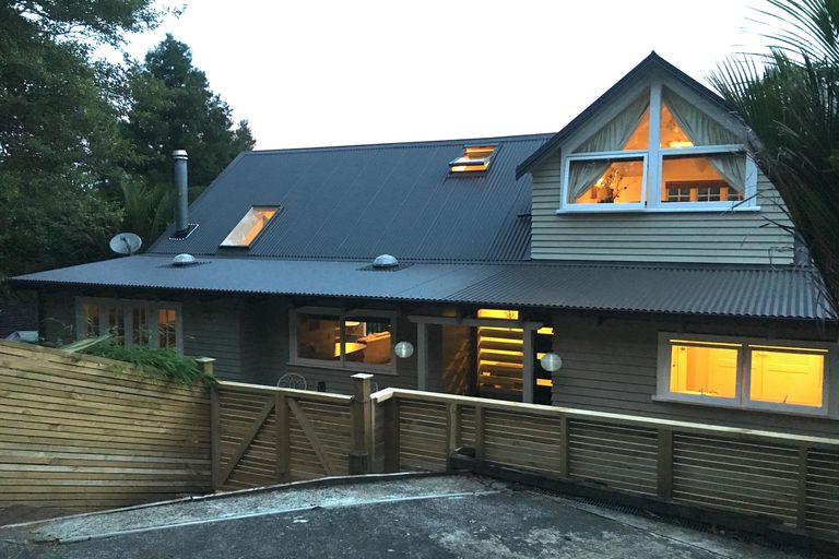 Photo of property in 33 Warner Park Avenue, Laingholm, Auckland, 0604