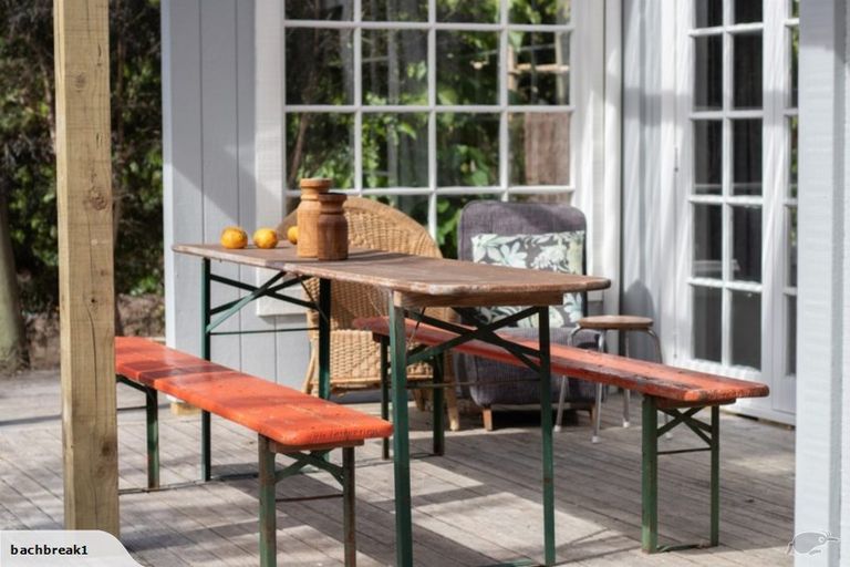 Photo of property in 25 Donnelly Street, Oakura, 4314