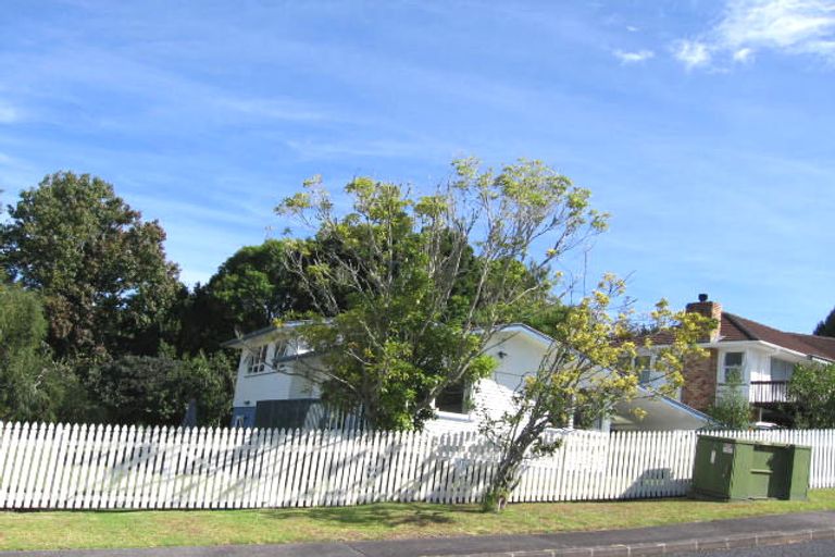 Photo of property in 5 Cypress Place, Sunnynook, Auckland, 0620