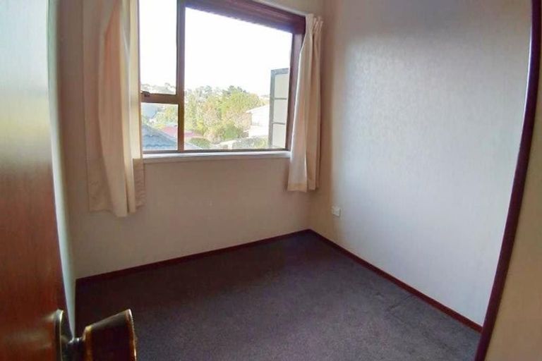 Photo of property in 2/9 Seaton Road, Murrays Bay, Auckland, 0630