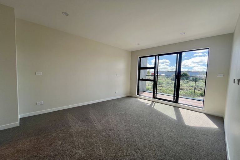 Photo of property in 128 Vintry Drive, Kumeu, 0810