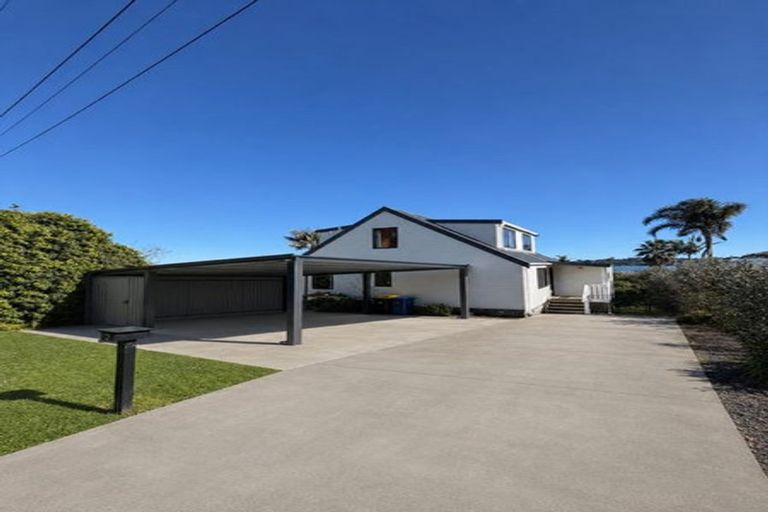 Photo of property in 2 Twin Wharf Road, Herald Island, Auckland, 0618