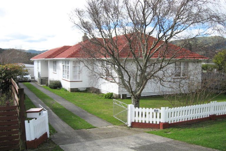 Photo of property in 88 Wainuiomata Road, Wainuiomata, Lower Hutt, 5014