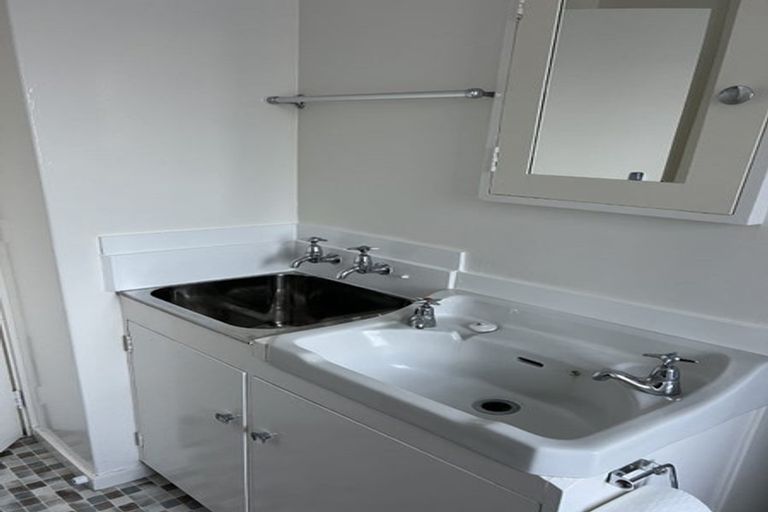 Photo of property in 26 Rhodes Street, Newtown, Wellington, 6021