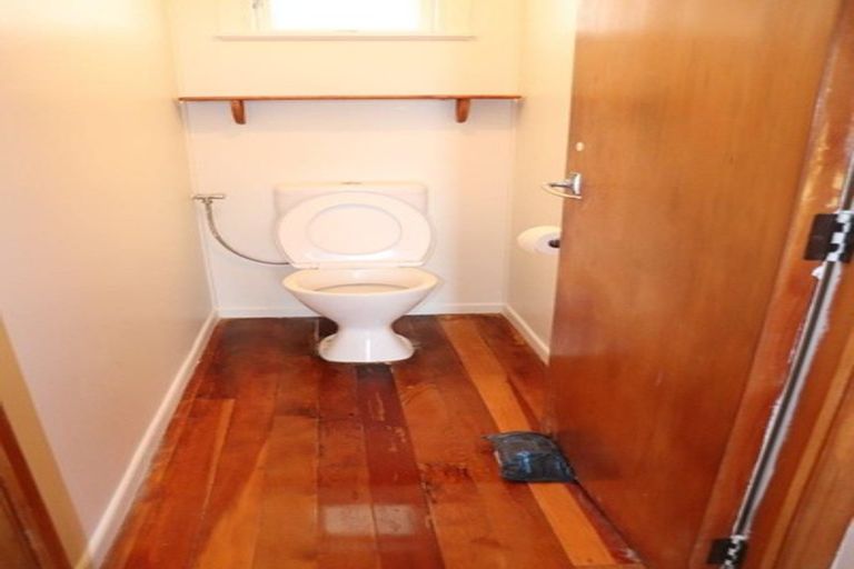 Photo of property in 38 Potter Avenue, Northcote, Auckland, 0627