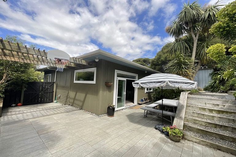 Photo of property in 2 Te Kura Road, Pukerua Bay, 5026