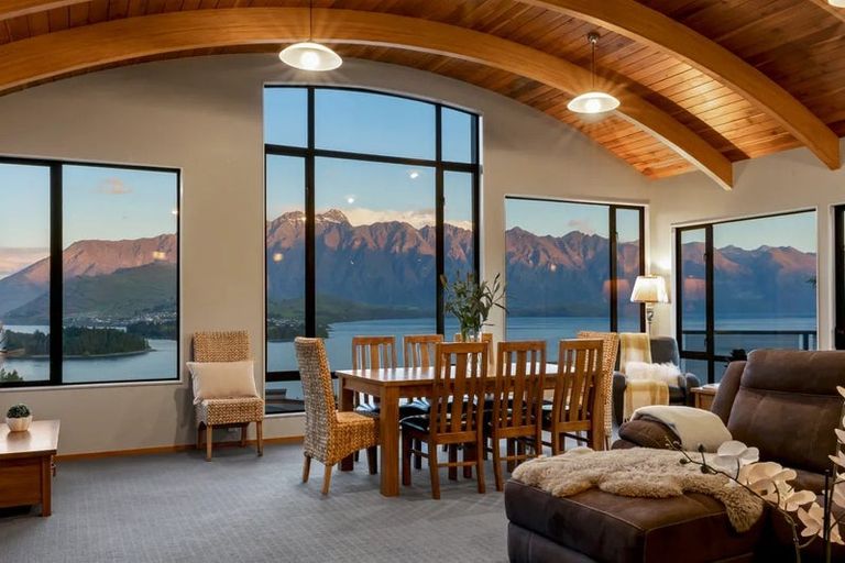 Photo of property in 1-3/1 Matakauri Place, Fernhill, Queenstown, 9300