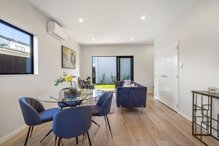 Photo of property in 4/51 Point England Road, Point England, Auckland, 1072