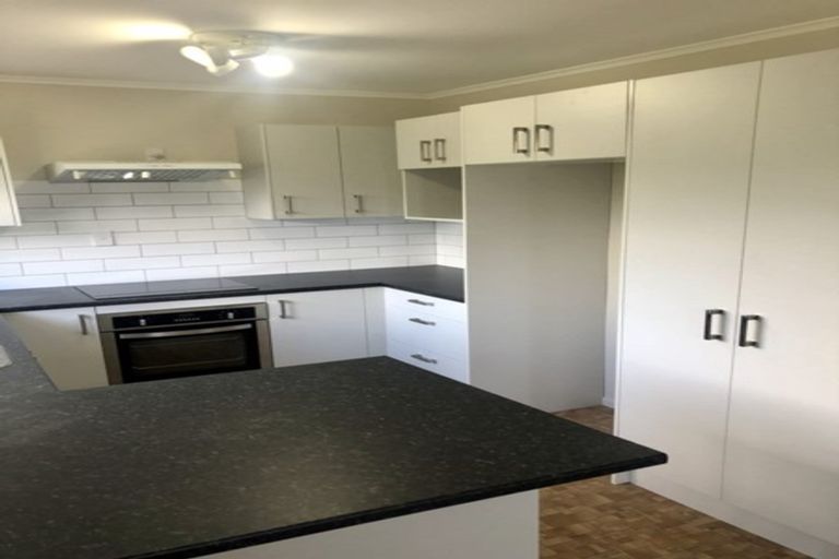 Photo of property in 199 Chivalry Road, Glenfield, Auckland, 0629