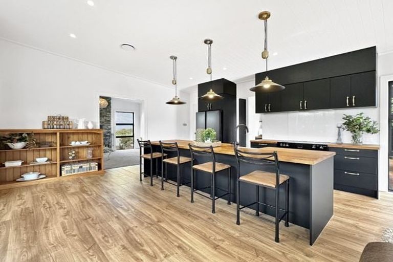 Photo of property in 8 Broadleaf Way, Kinloch, Taupo, 3377