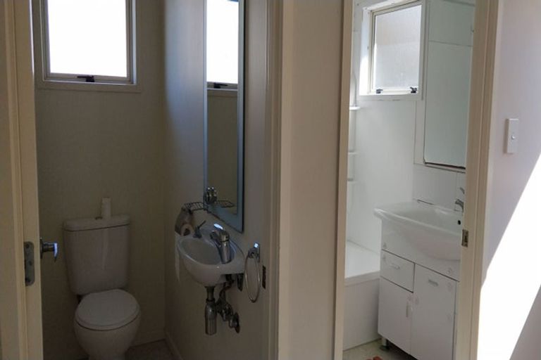 Photo of property in 14 Woodstock Road, Forrest Hill, Auckland, 0620