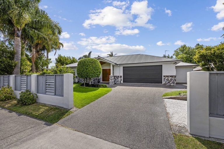 Photo of property in 2 Merlot Place, Rototuna, Hamilton, 3210