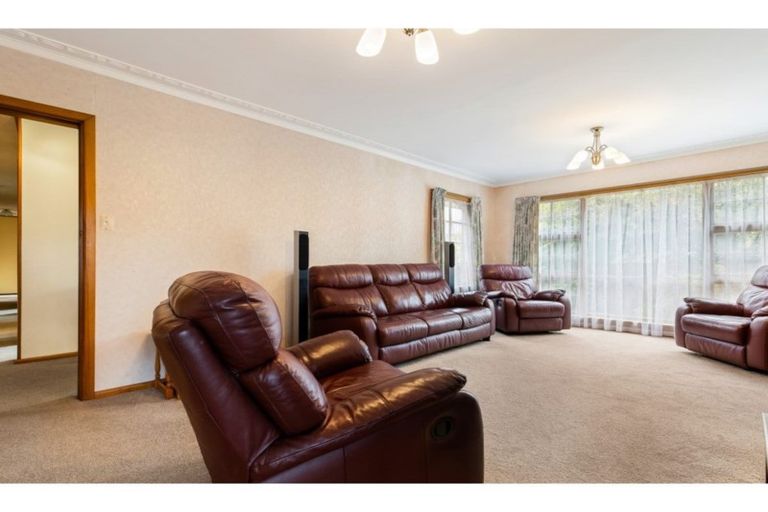 Photo of property in 7 Mirfield Place, Russley, Christchurch, 8042