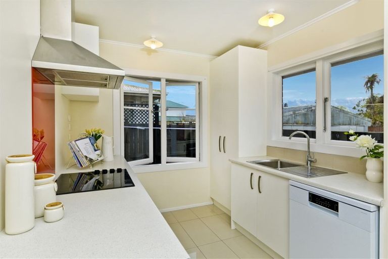 Photo of property in 1/38 Edwards Avenue, Henderson, Auckland, 0610
