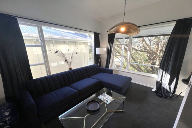 Photo of property in 35 Patanga Crescent, Thorndon, Wellington, 6011